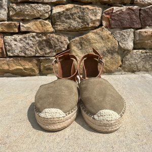 Old Navy Green and Brown Toe Covered Sandals